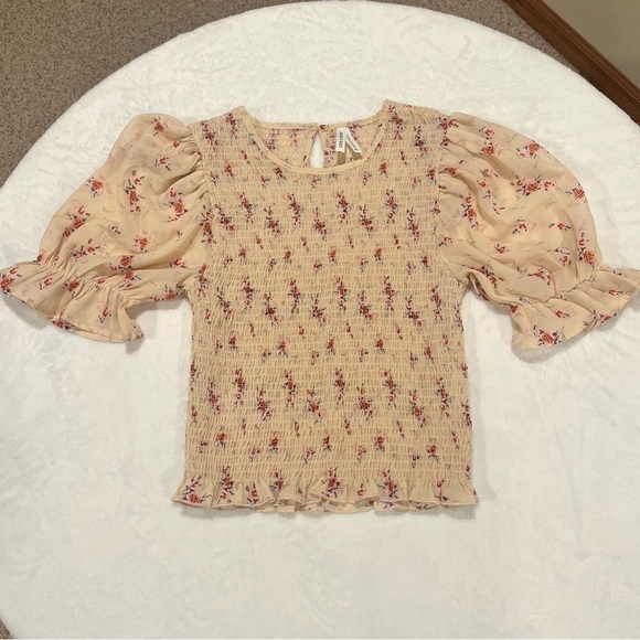 Live 4 Truth Tops - Live 4 Truth Floral Smocked Puff Sleeve Crop Blouse - Medium